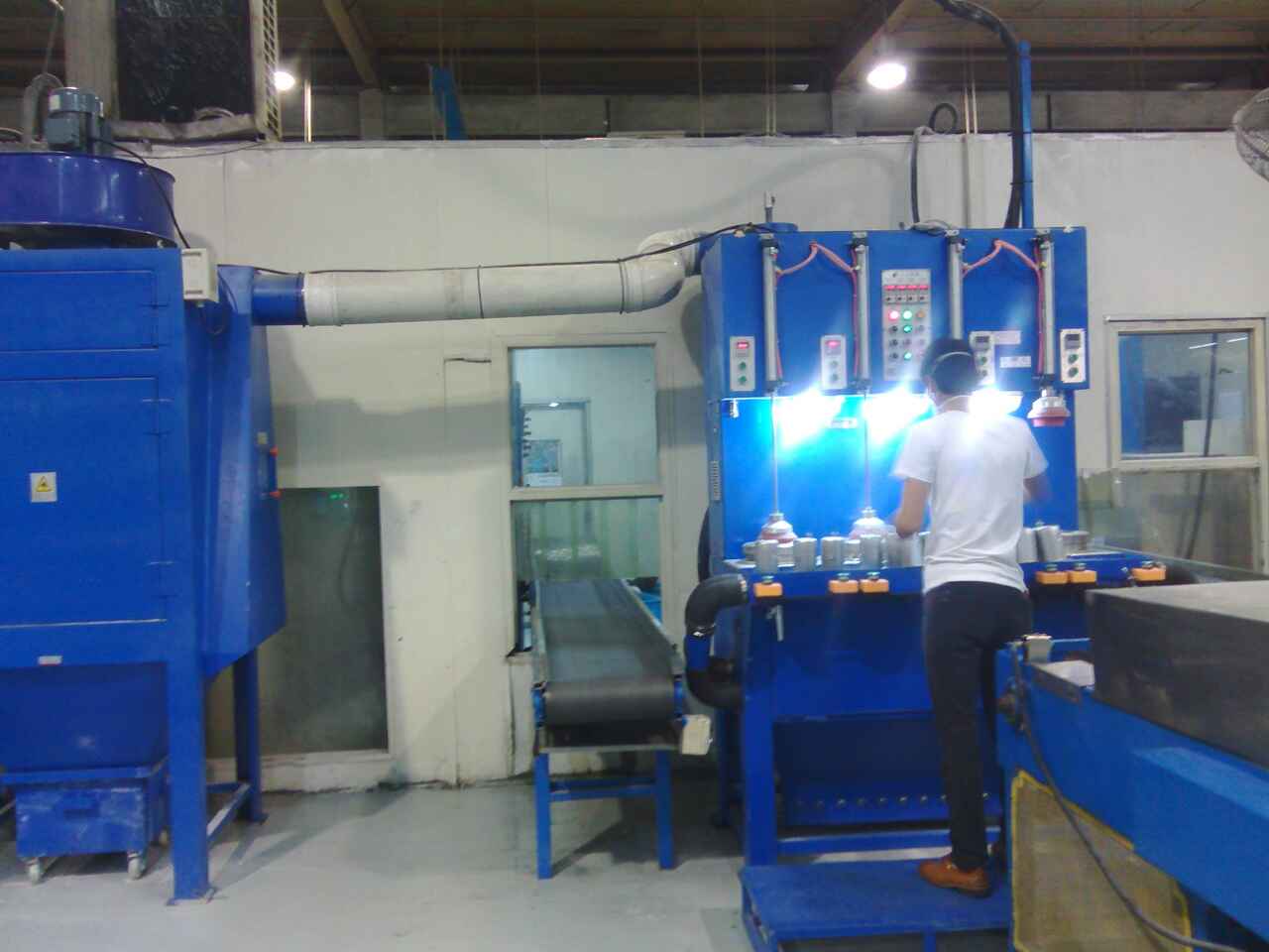 熱水壺、口杯內(nèi)壁噴砂機 熱水壺、口杯內(nèi)壁噴砂機